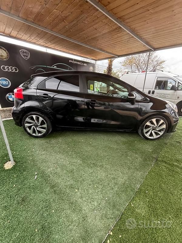 Usata Kia Rio 75 CV (55 kW) 2016 Nero Utilitaria