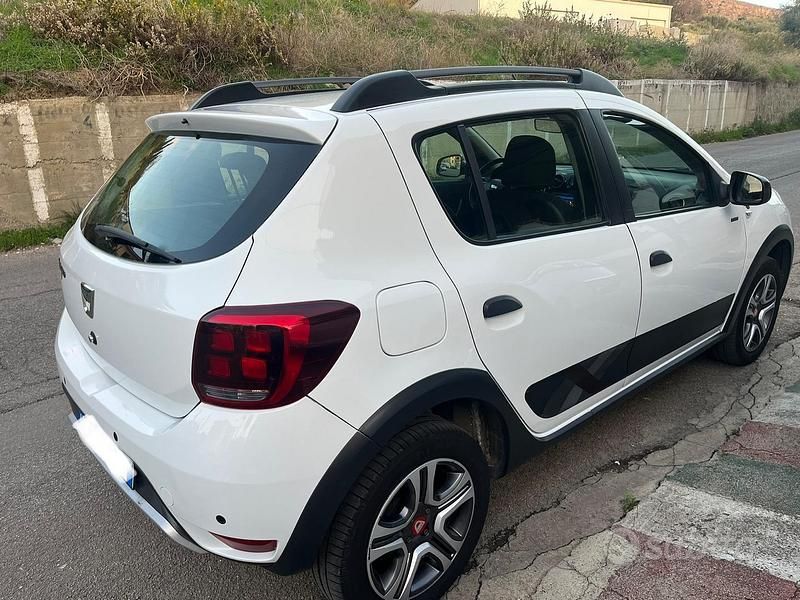 Usata Dacia Sandero Stepway 95 CV (69 kW) 2019 Bianco Utilitaria