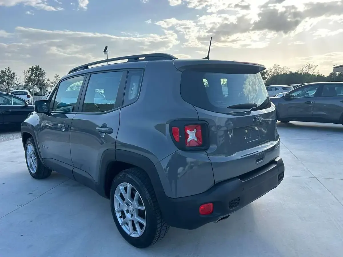 Usata Jeep Renegade Limited 131 CV (96 kW) 2022 Grigio pastello SUV