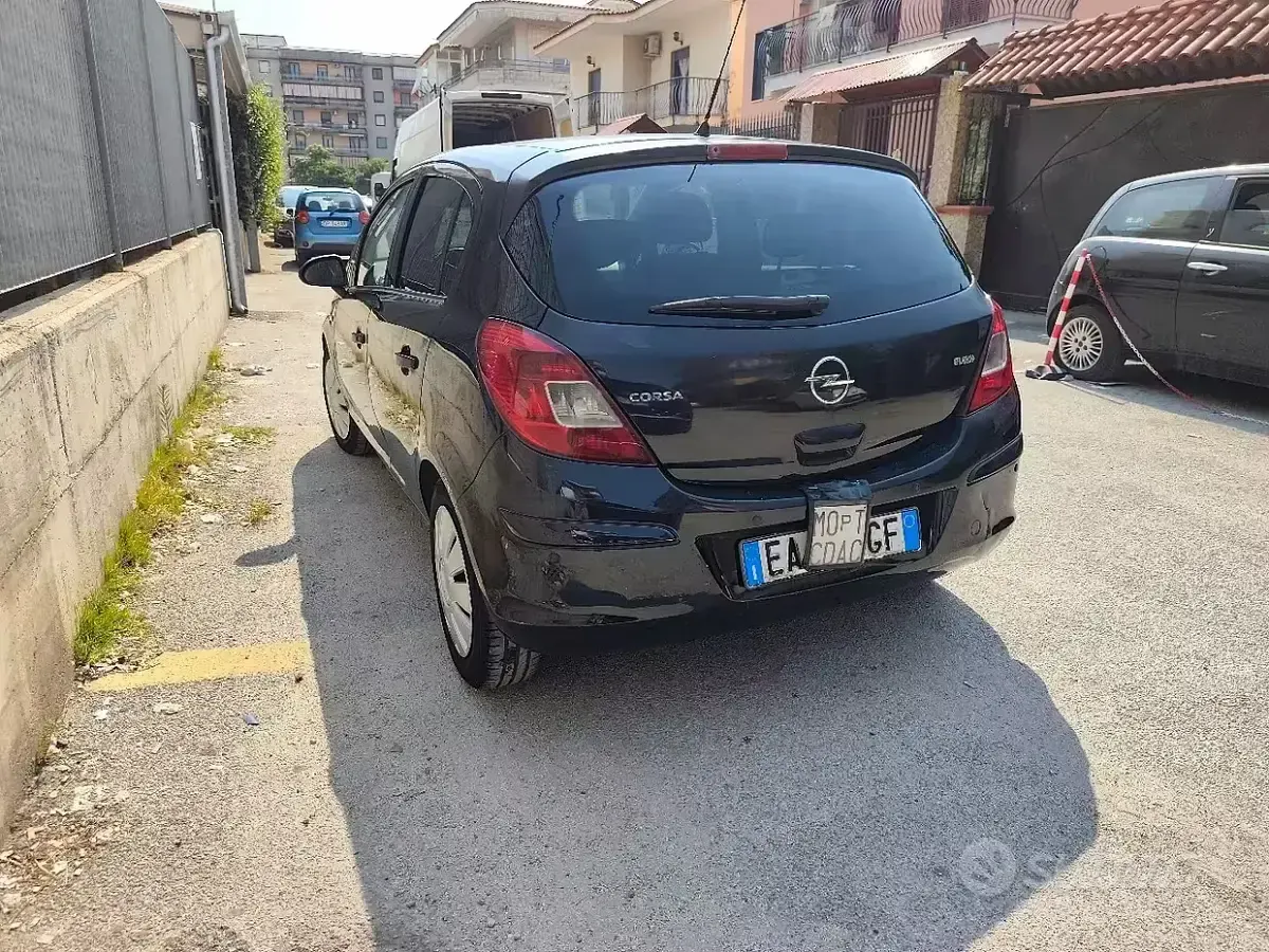 Usata Opel Corsa 80 CV (58 kW) 2010 Nero Utilitaria