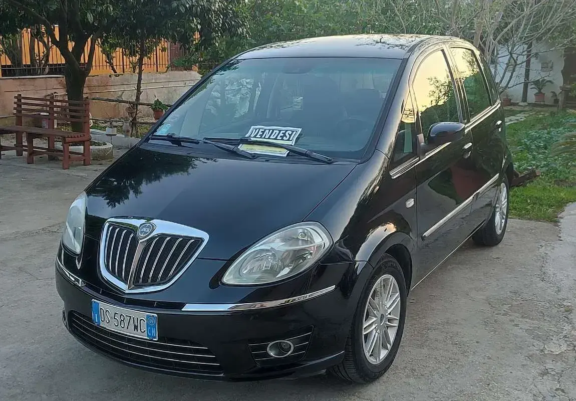Usata Lancia Musa 90 CV (66 kW) 2009 Nero Monovolume