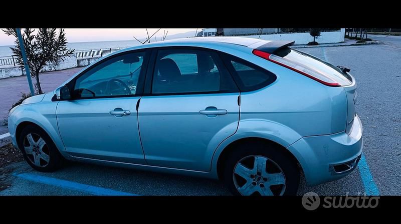 Usata Ford Focus 90 CV (66 kW) 2008 Grigio Berlina