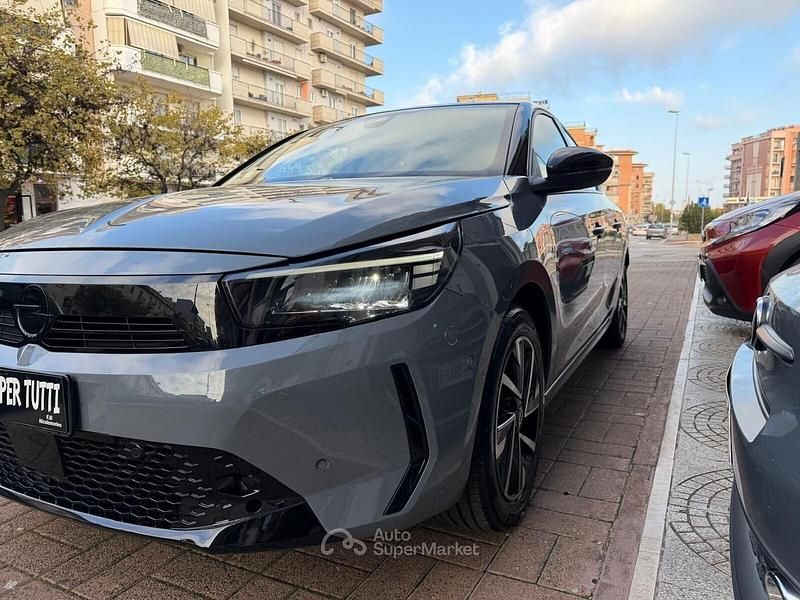 Usata Opel Corsa GS Line 101 CV (74 kW) 2024 Grigio Berlina
