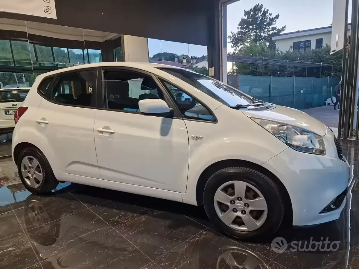 Usata Kia Venga 90 CV (66 kW) 2019 Bianco Utilitaria