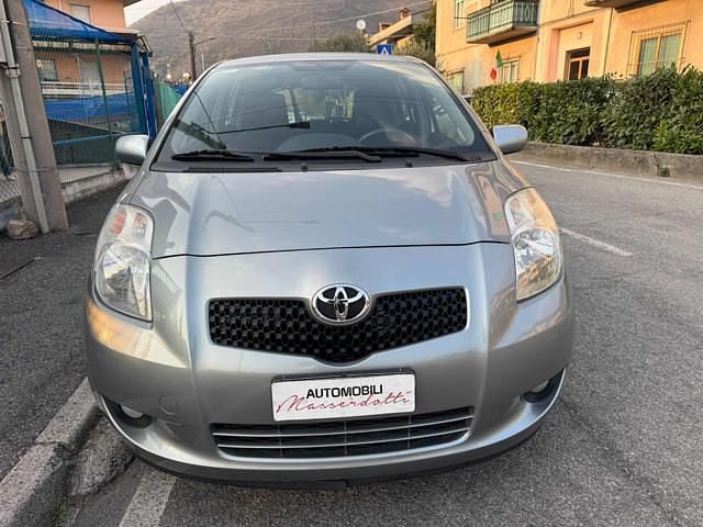 Usata Toyota Yaris Sol 87 CV (63 kW) 2007 Argento metallizzato Utilitaria