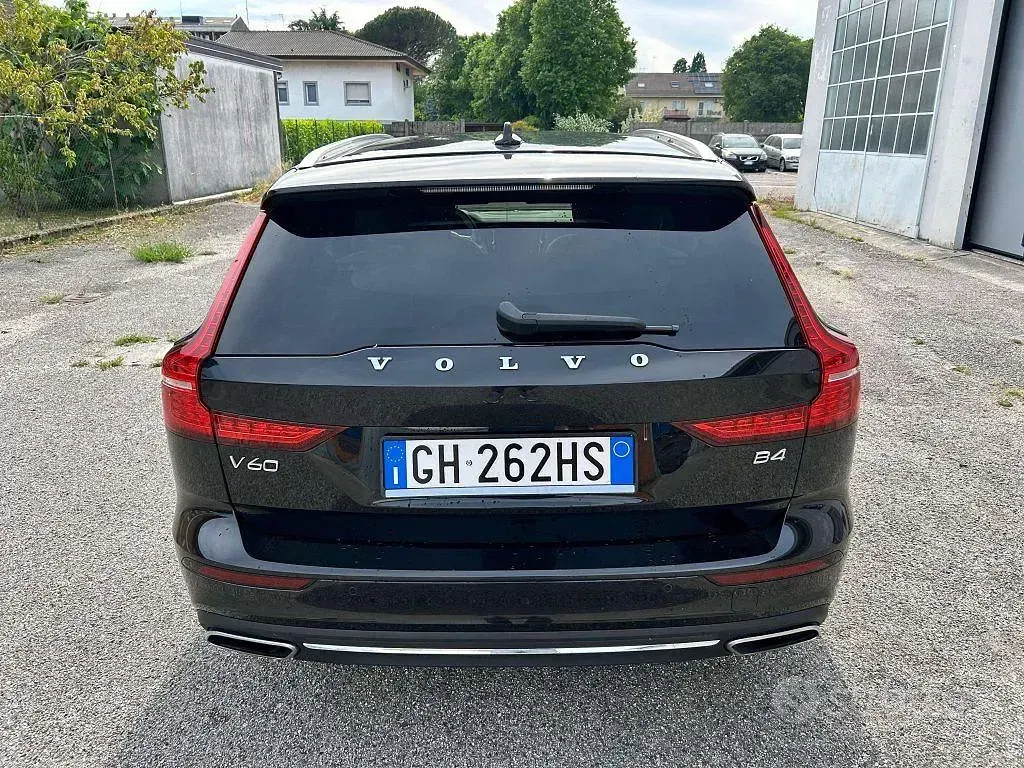 Usata Volvo V60 Inscription 197 CV (144 kW) 2021 Nero Station wagon