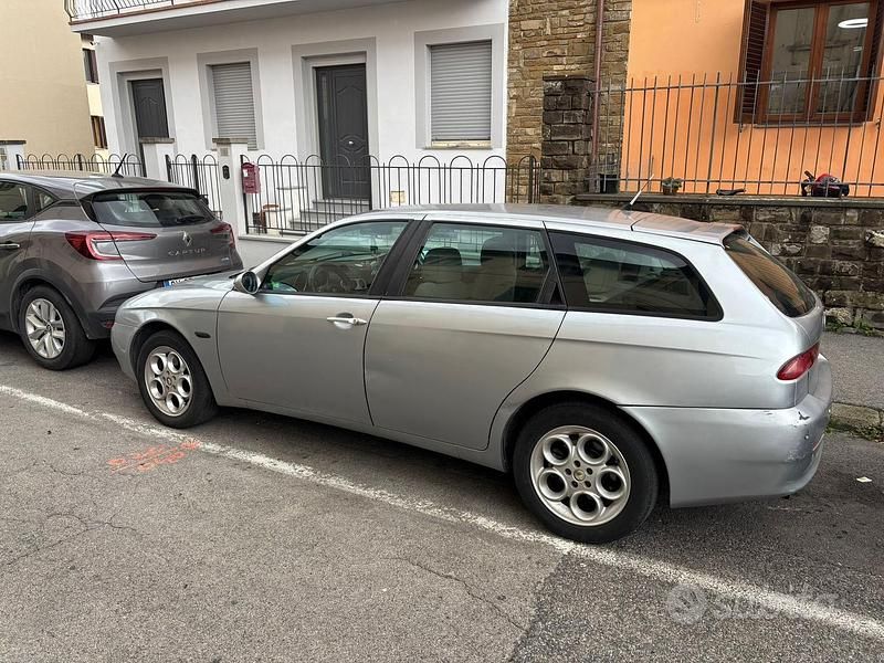 Usata 2004 Alfa Romeo 156 Impression Tre volumi | 500 € (Super prezzo) - Immagine 1/4