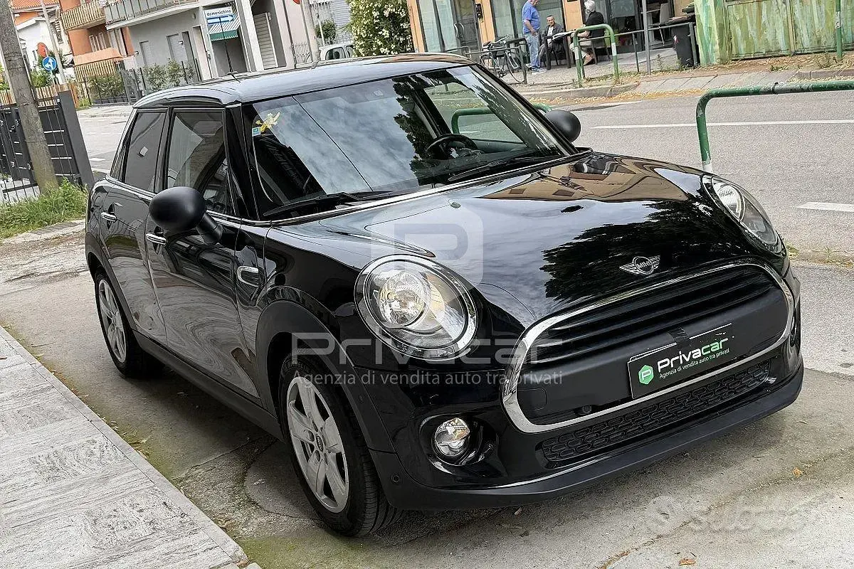 Usata Mini ONE 102 CV (75 kW) 2016 Nero Utilitaria