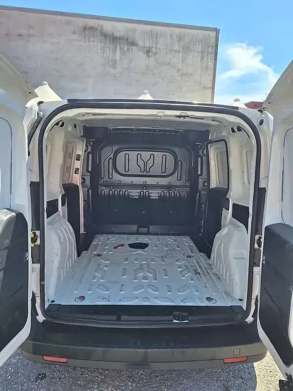 Usata Fiat Doblò 90 CV (66 kW) 2022 Bianco Monovolume