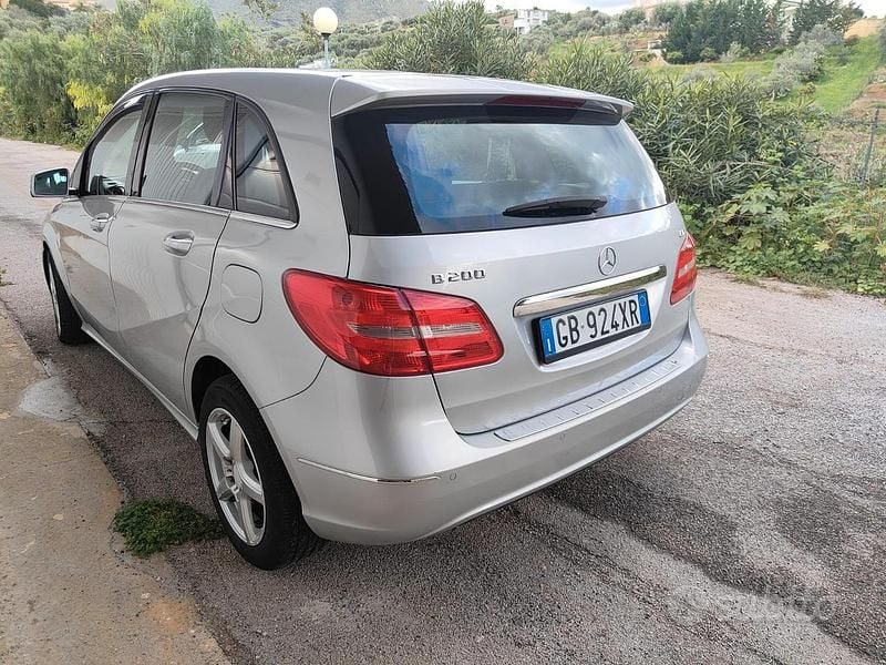 Begagnad Mercedes B200 136 HK (100 kW) 2013 Grå Minibuss