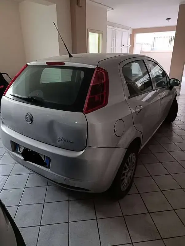 Usata Fiat Grande Punto S 75 CV (55 kW) 2011 Argento Utilitaria