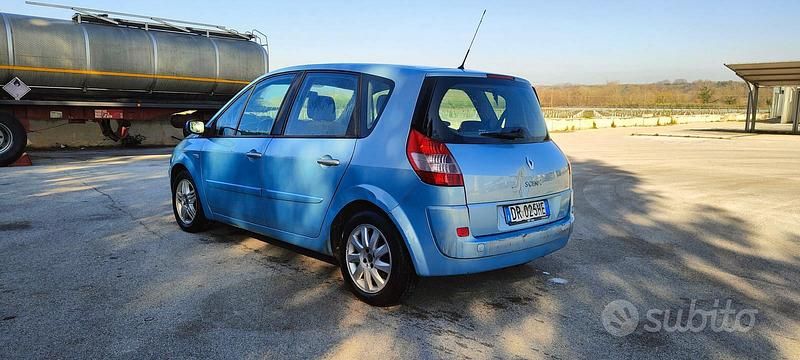 Usata Renault Scénic II 130 CV (95 kW) 2008 Blu Monovolume