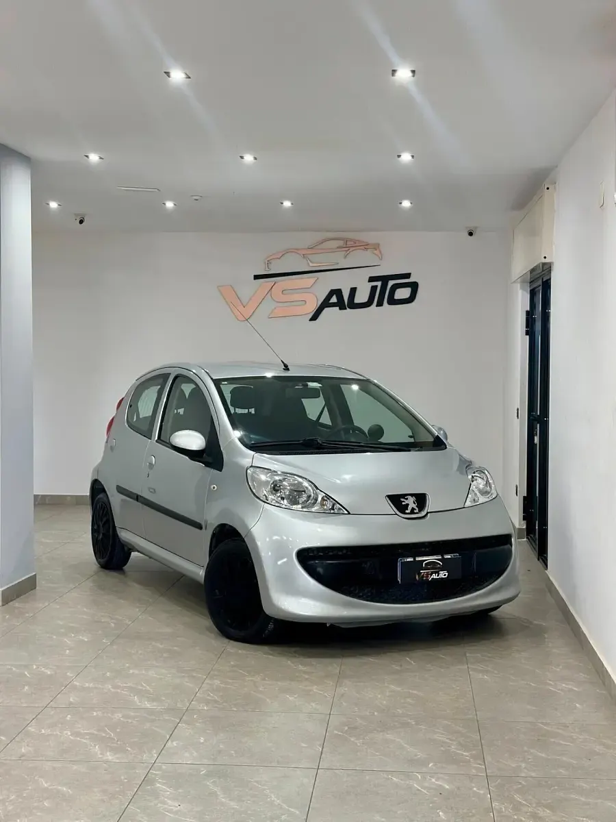 Usata Peugeot 107 67 CV (49 kW) 2005 Grigio Utilitaria