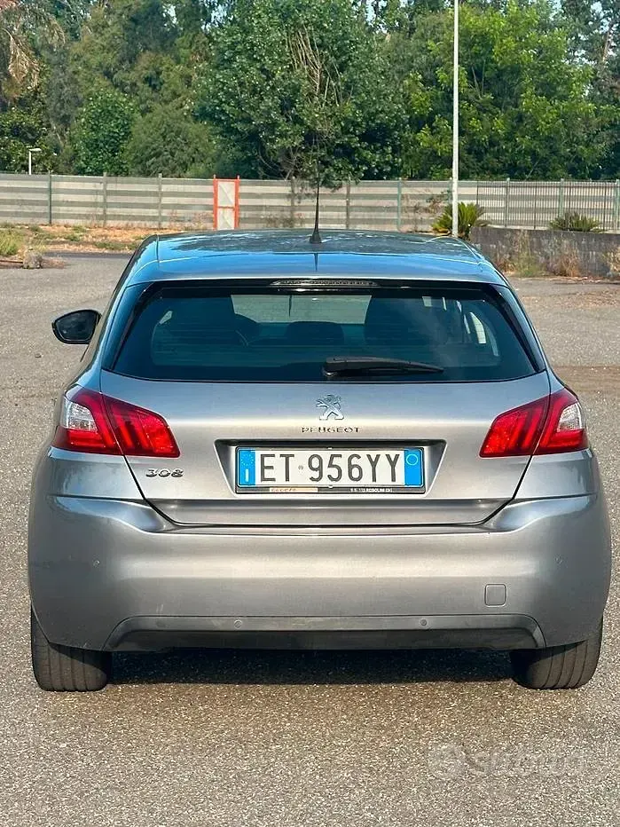 Usata Peugeot 308 Business-Line 116 CV (85 kW) 2014 Grigio Berlina