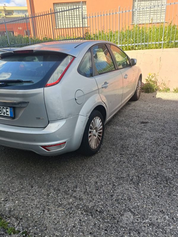 Usata 2009 Ford Focus Titanium Tre volumi | 1000 € (Super prezzo) - Immagine 1/4