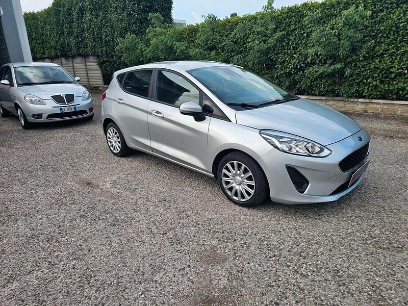 Usado Ford Fiesta 86 HP (63 kW) 2019 Prateado Citadino