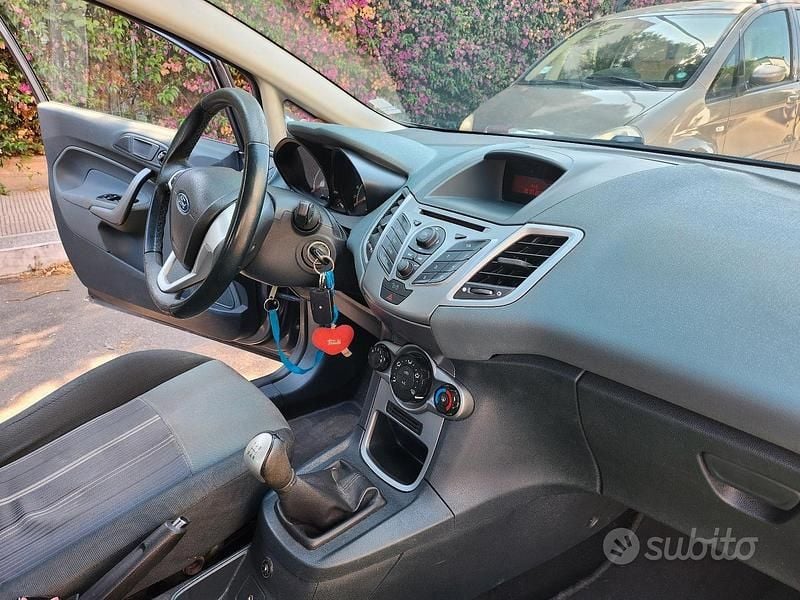 Second-hand Ford Fiesta 96 CP (70 kW) 2009 Gri Hatchback