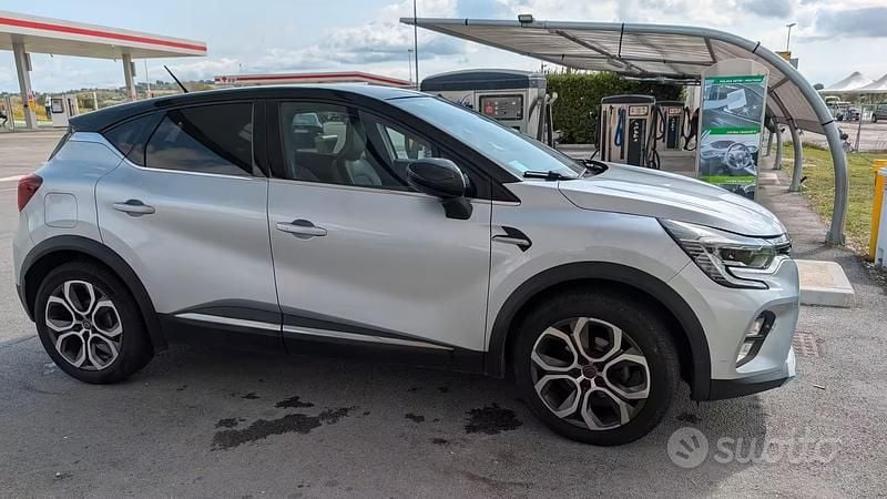 Usata Renault Captur 101 CV (74 kW) 2020 Grigio SUV
