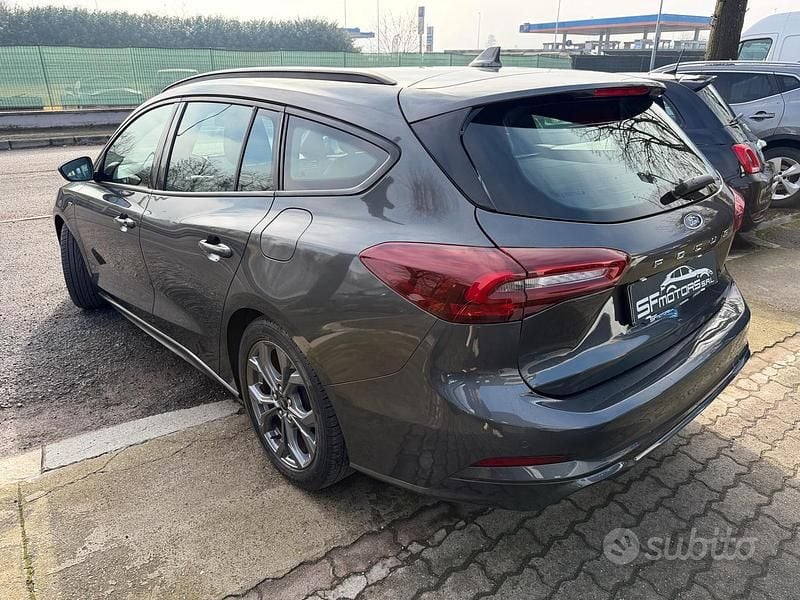 Usata Ford Focus ST 120 CV (88 kW) 2022 Grigio Station wagon