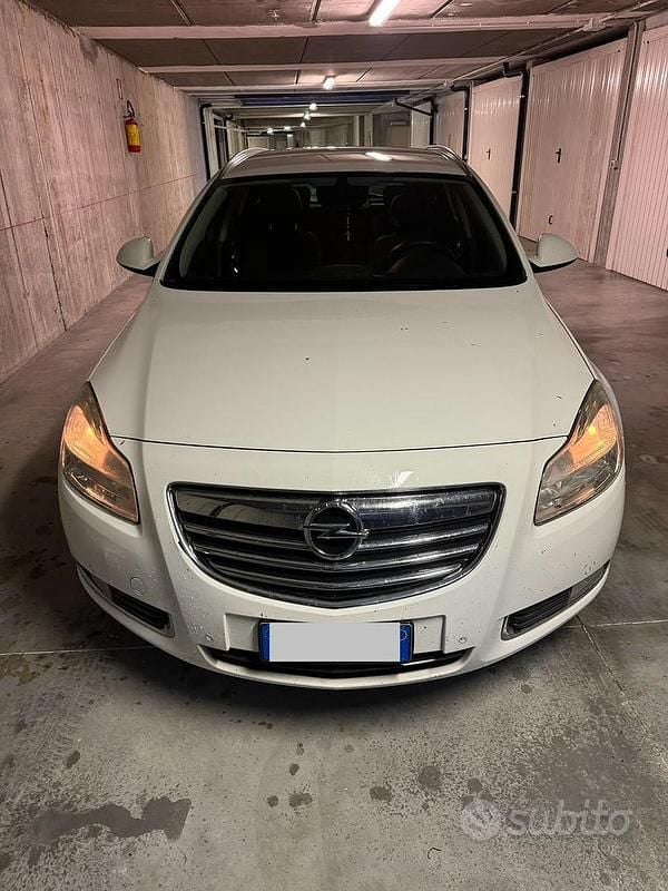 Usata Opel Insignia 130 CV (95 kW) 2012 Bianco Station wagon