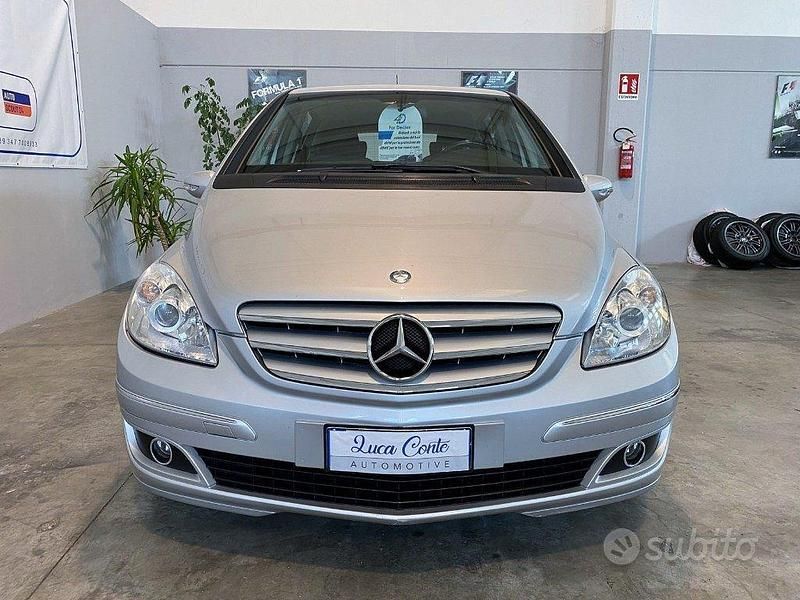 Usata Mercedes B200 140 CV (102 kW) 2006 Grigio Monovolume