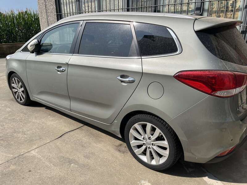 Usata 2015 Kia Carens Monovolume | 9000 € (Buon prezzo) - Immagine 1/4