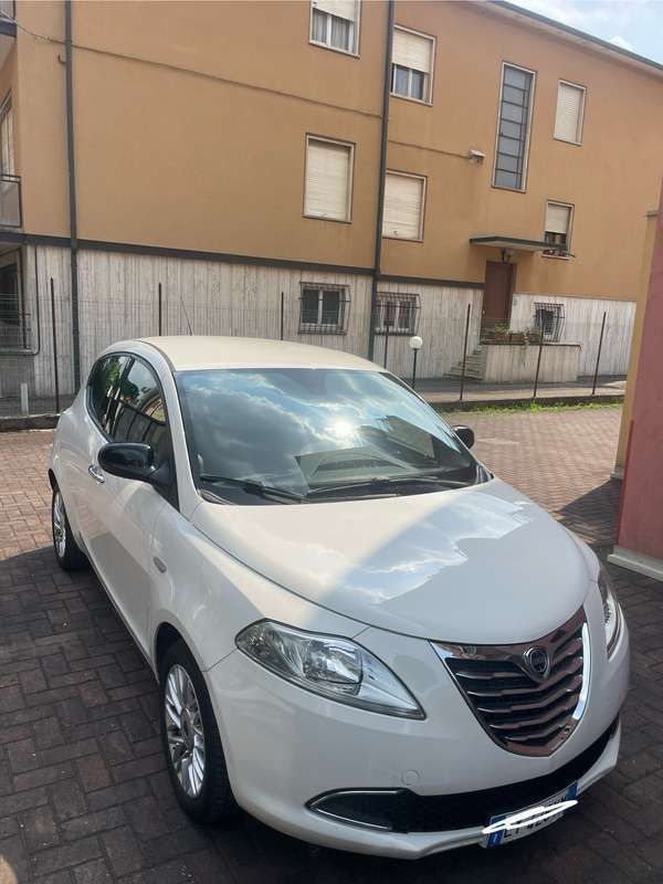Bianco Usata 2015 Lancia Ypsilon Gold Due volumi | 7000 € (Buon prezzo) - Immagine 1/4