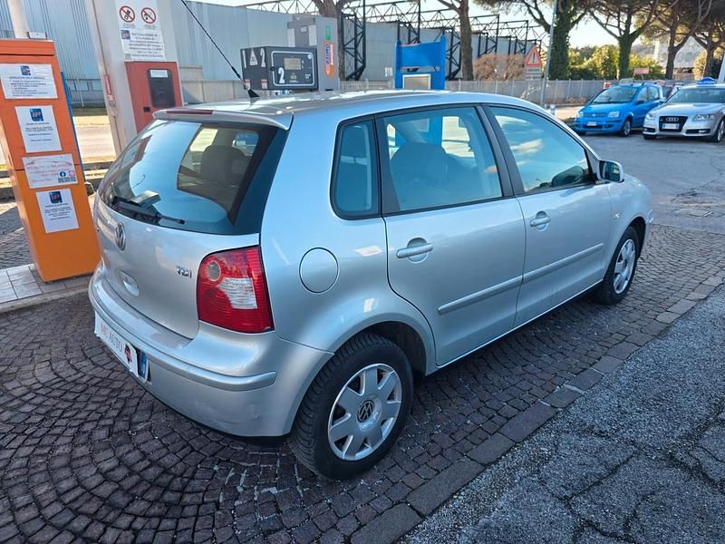Usata VW Polo 75 CV (55 kW) 2004 Argento Utilitaria