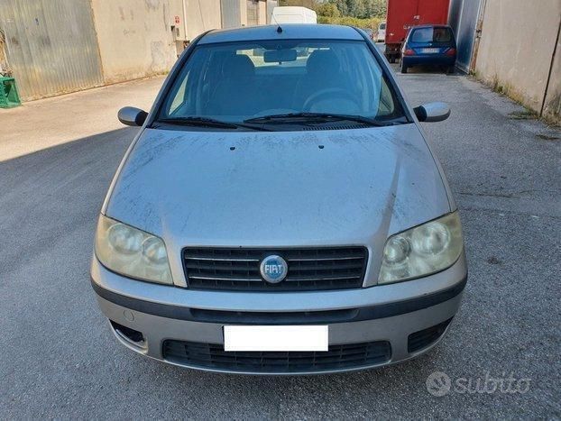 Usata Fiat Punto Dynamic 60 CV (44 kW) 2004 Grigio Utilitaria