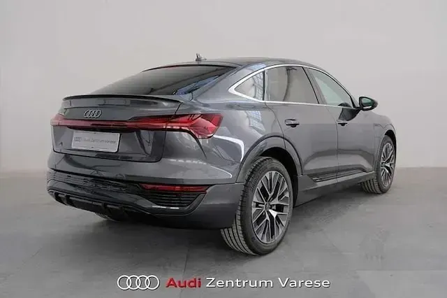Usata Audi Q8 Sportback e-tron S-Line 250 kW (340 CV) 2024 Grigio daytona SUV