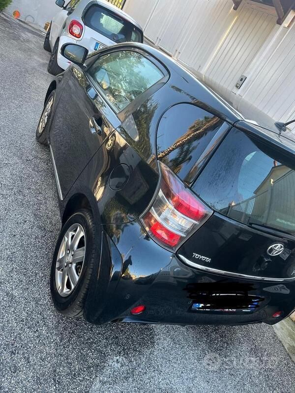 Usata Toyota iQ 90 CV (66 kW) 2011 Utilitaria