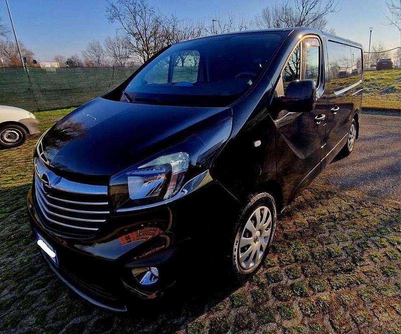 Usata Opel Vivaro 125 CV (91 kW) 2019 Nero Monovolume