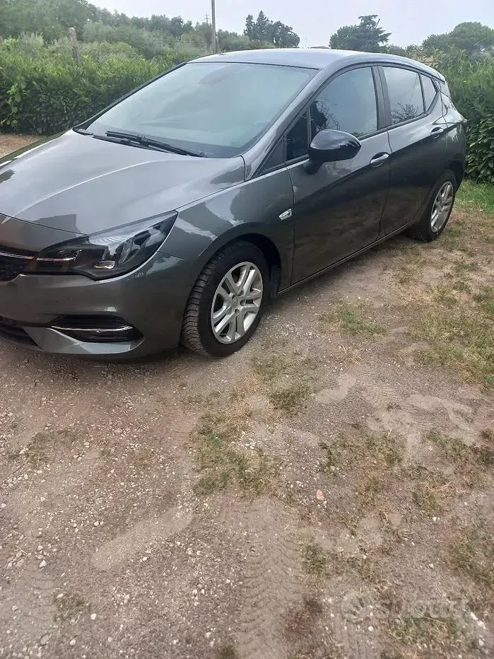 Usata Opel Astra 145 CV (106 kW) 2023 Grigio Utilitaria