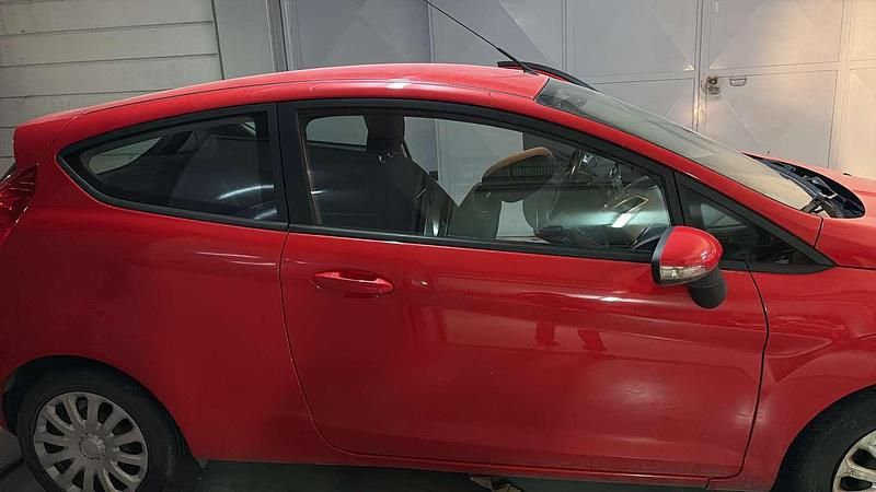 Usata Ford Fiesta 75 CV (55 kW) 2016 Berlina