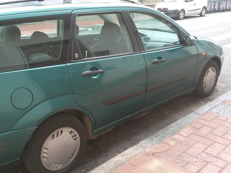 Usata Ford Focus 2001 Verde Station wagon