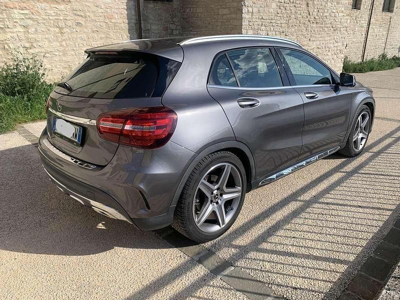 Usata Mercedes GLA180 Premium 109 CV (80 kW) 2018 Grigio SUV
