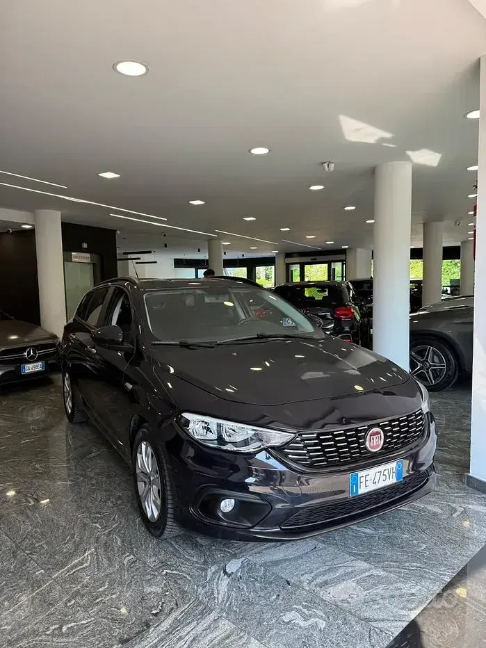 Usata Fiat Tipo Lounge 120 CV (88 kW) 2016 Nero Station wagon