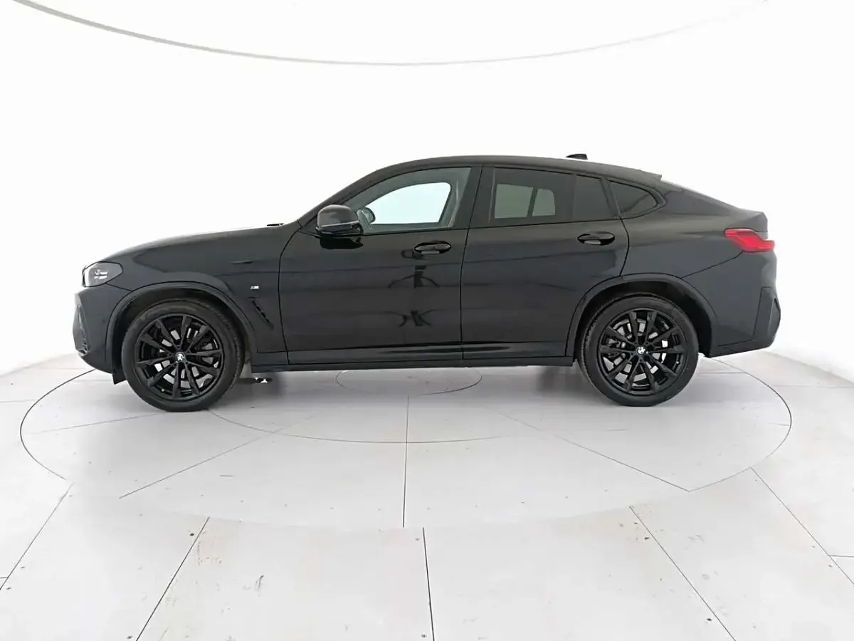 Usata BMW X4 M Sport 190 CV (139 kW) 2025 Black sapphire SUV