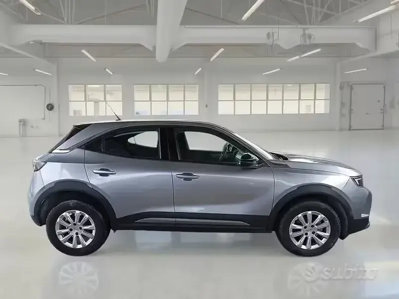 Usata Opel Mokka Edition 110 CV (80 kW) 2023 Grigio SUV