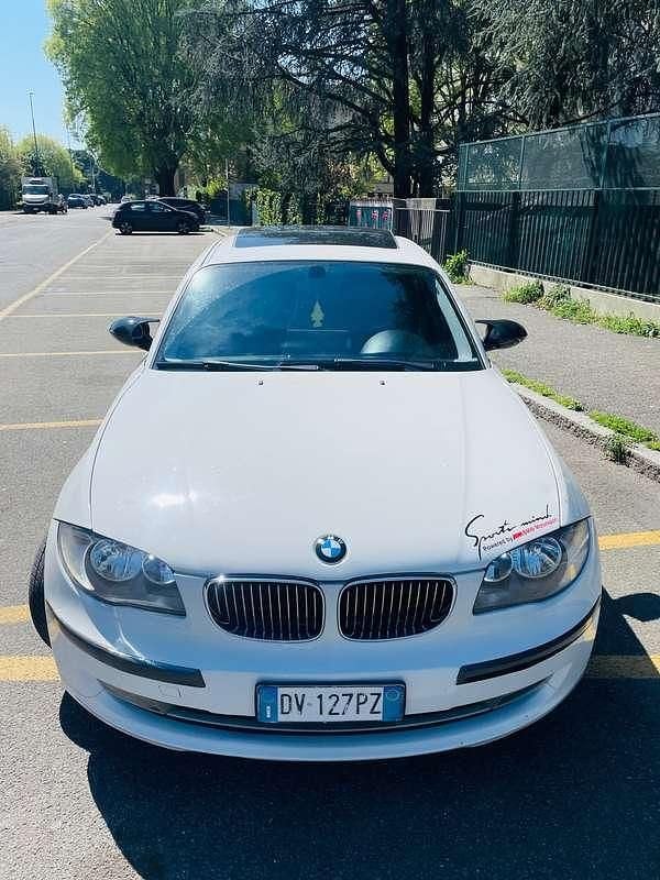 Usata BMW 118 143 CV (105 kW) 2009 Bianco Utilitaria