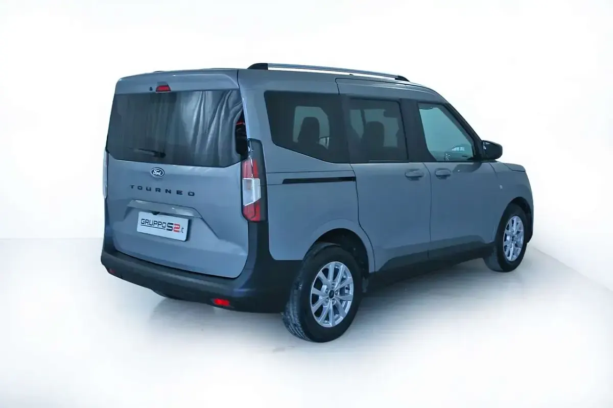 Usata Ford Tourneo Courier Titanium 125 CV (91 kW) 2025 Argento Monovolume