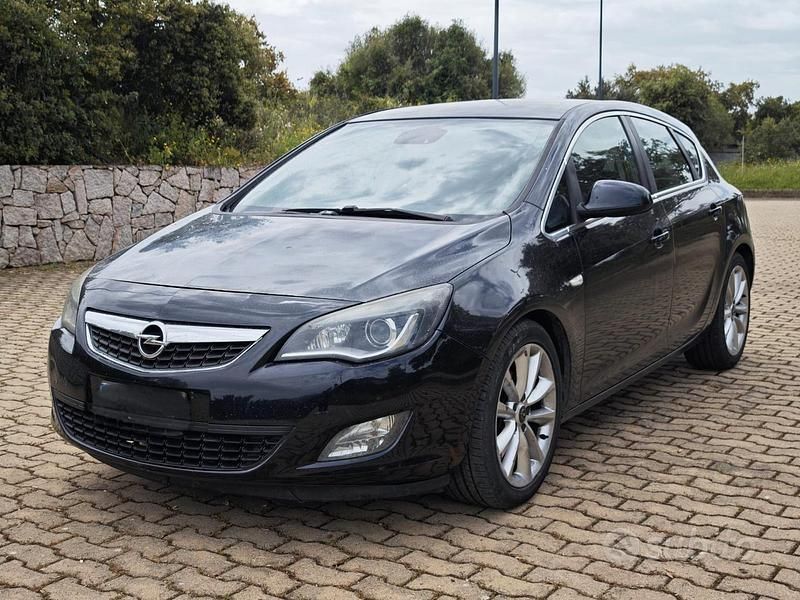 Nero Usata 2009 Opel Astra Cosmo Tre volumi | 3900 € - Immagine 1/4