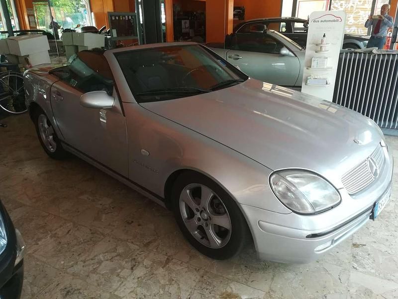 Usata Mercedes SLK200 141 CV (103 kW) 2000 Argento Cabrio