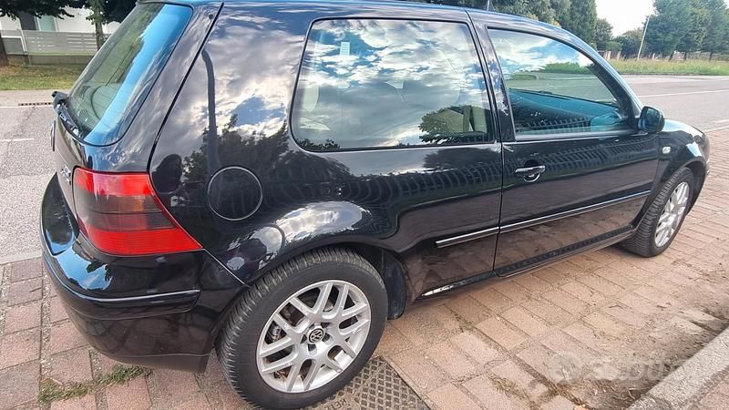 Usata VW Golf IV 116 CV (85 kW) 2002 Nero Utilitaria