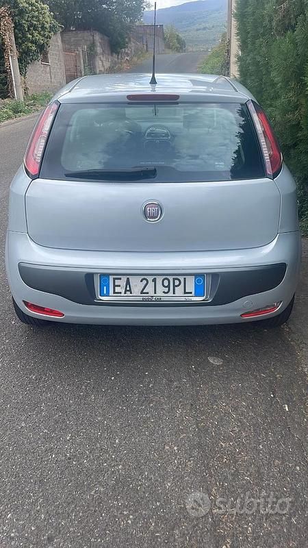 Usata Fiat Grande Punto 75 CV (55 kW) 2010 Grigio Utilitaria