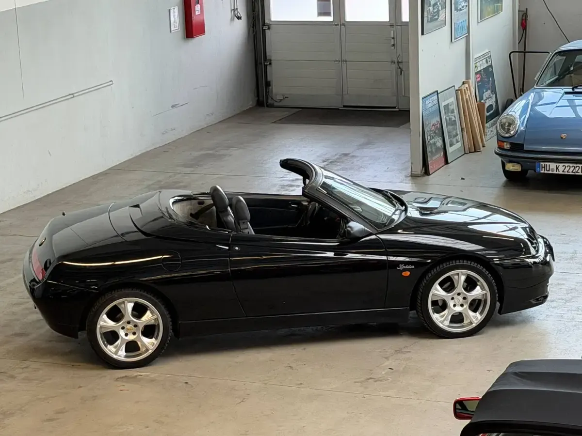Usata Alfa Romeo Spider 155 CV (114 kW) 1999 Nero Cabrio