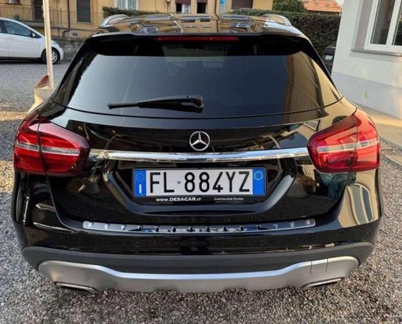 Usata Mercedes GLA180 122 CV (89 kW) 2018 Nero SUV