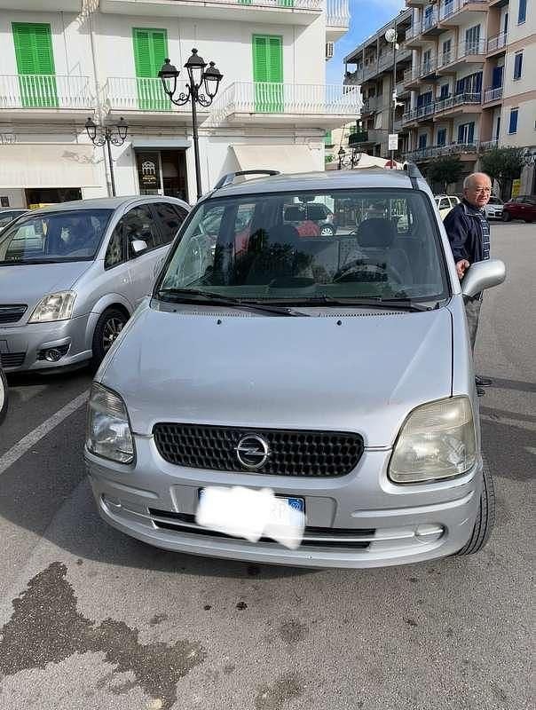 Grigio Usata 2002 Opel Agila Color Edition Due volumi | 1800 € (Buon prezzo) - Immagine 1/4