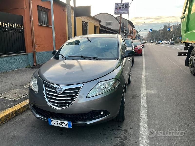 Usata Lancia Ypsilon 80 CV (58 kW) 2014 Grigio Utilitaria