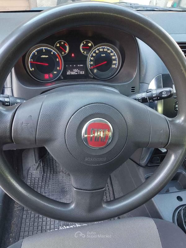 Begagnad Fiat Sedici 136 HK (100 kW) 2010 Grå SUV